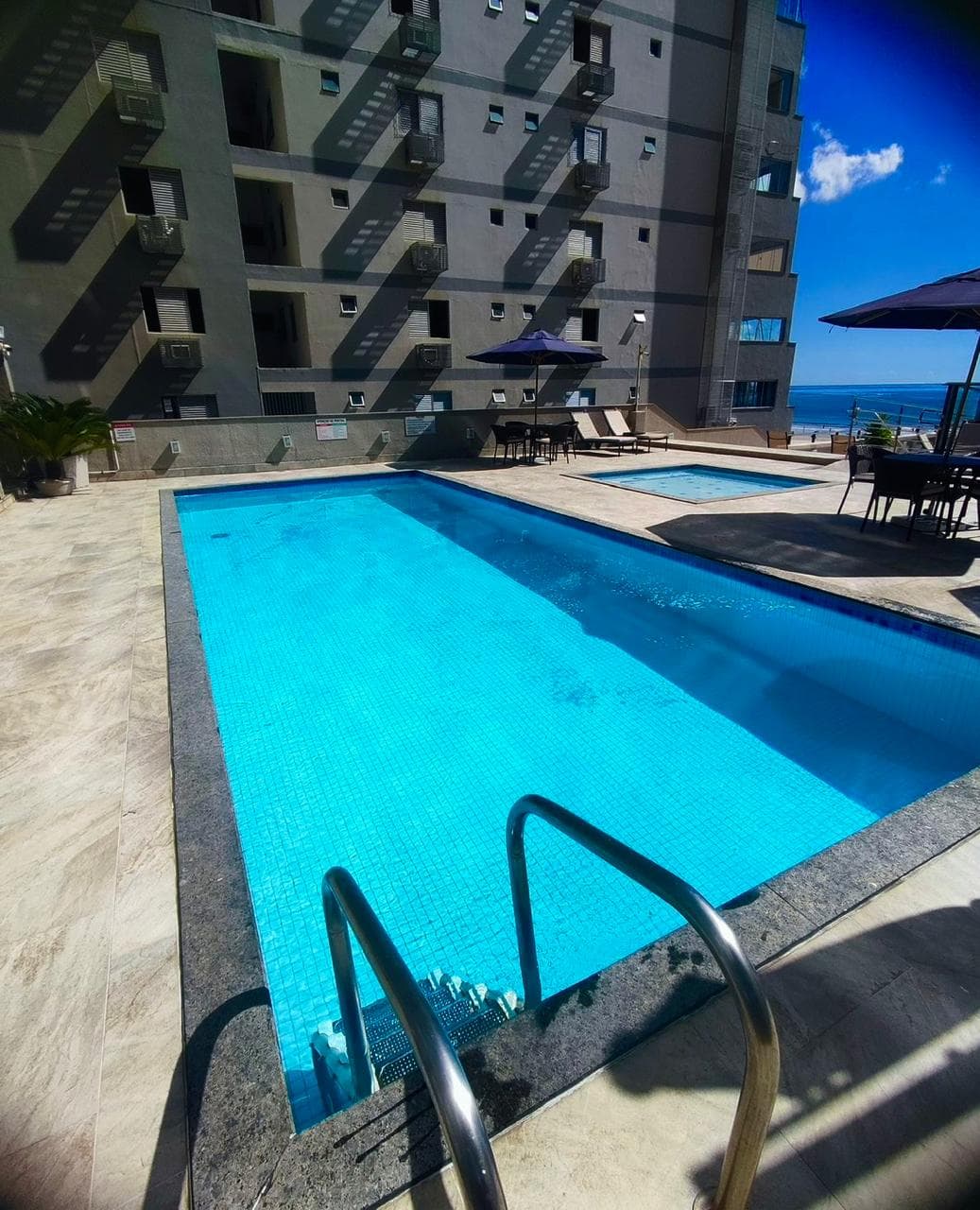 Piscina após limpeza e manutenção 6