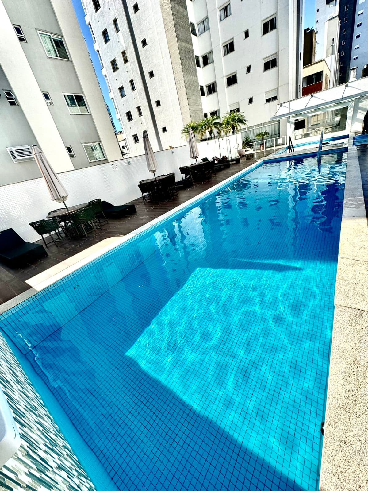 Piscina após limpeza e manutenção 7